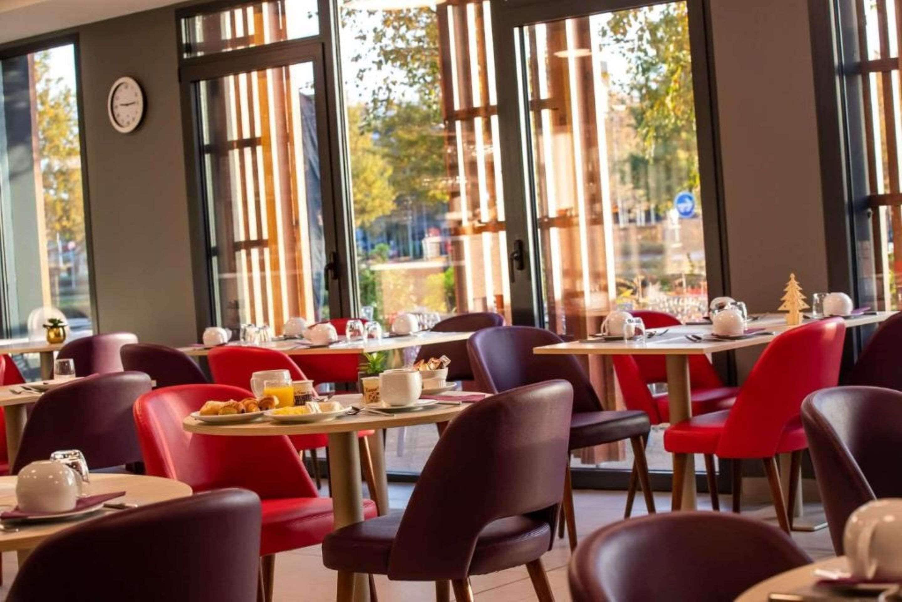 Dagelijks continentaal ontbijt (EUR 15 per persoon)