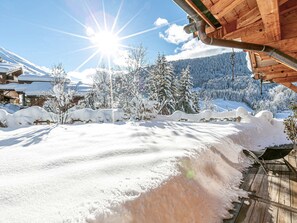 Property grounds - Stunning Chalet for 13 - Spacious Living Area, 4 Bedrooms, Garage, WIFI - La Clusaz (La Clusaz)