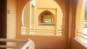 A corridor with an arched doorway leading to a balcony. - Sea La Vie (Mombasa)