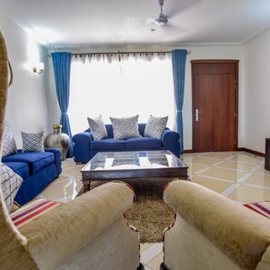 Appartamento Luxury, 3 camere da letto | Area soggiorno | TV