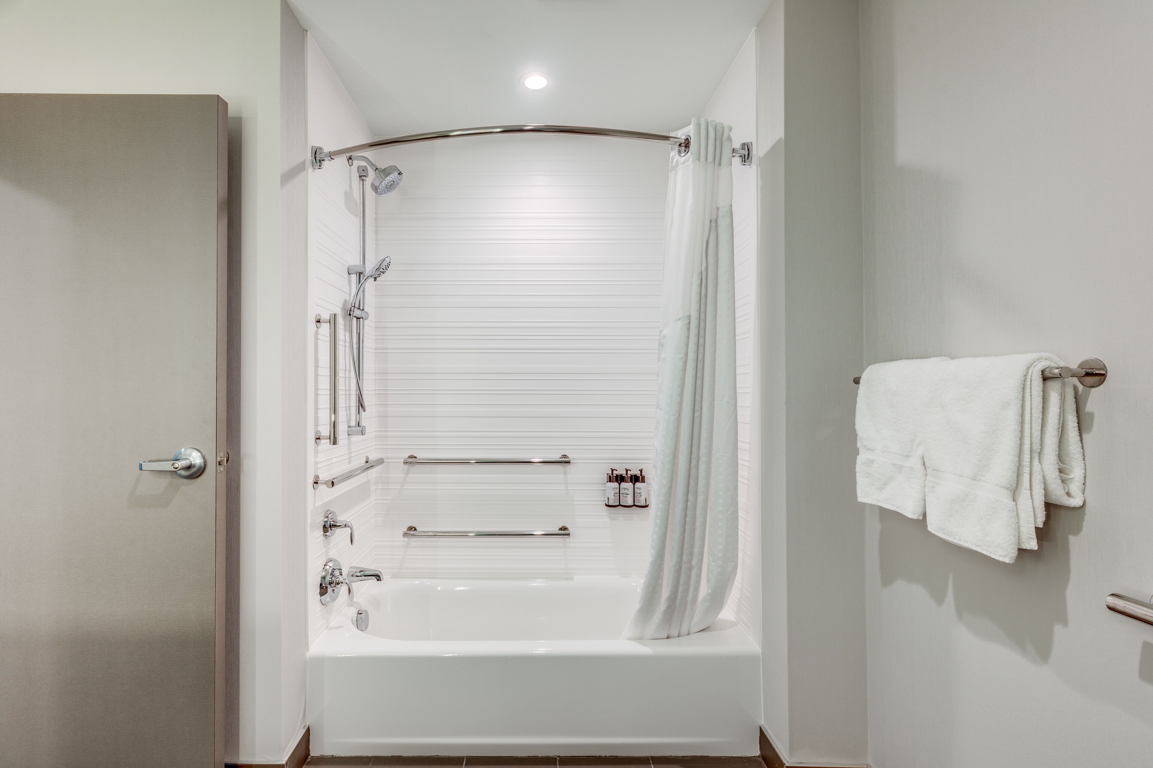 standard room, 1 king bed, accessible (hearing, mobility tub) | premium bedding, desk, laptop workspace, blackout curtains