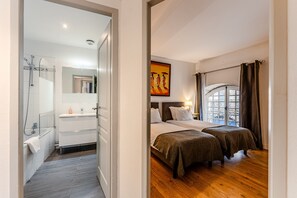 2 bedrooms, iron/ironing board, free WiFi, bed sheets