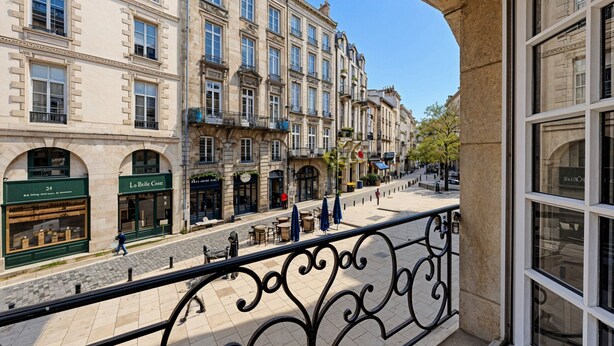 Unclassified image, 1 of 16, button - Place du Palais Historic Center (Burdeos)