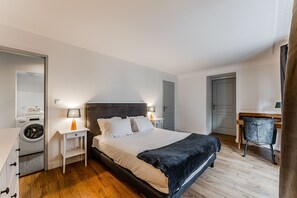 2 bedrooms, iron/ironing board, free WiFi, bed sheets - Place du Palais Historic Center (Burdeos)