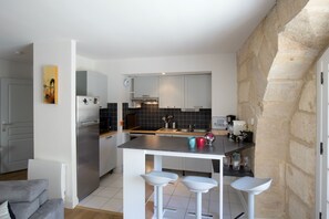 Réfrigérateur, micro-ondes, four, lave-vaisselle