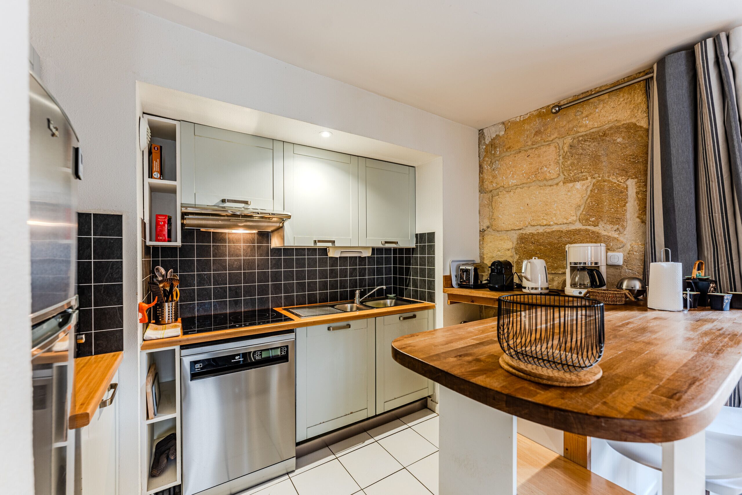 Kjøleskap, mikrobølgeovn, ovn og oppvaskmaskin