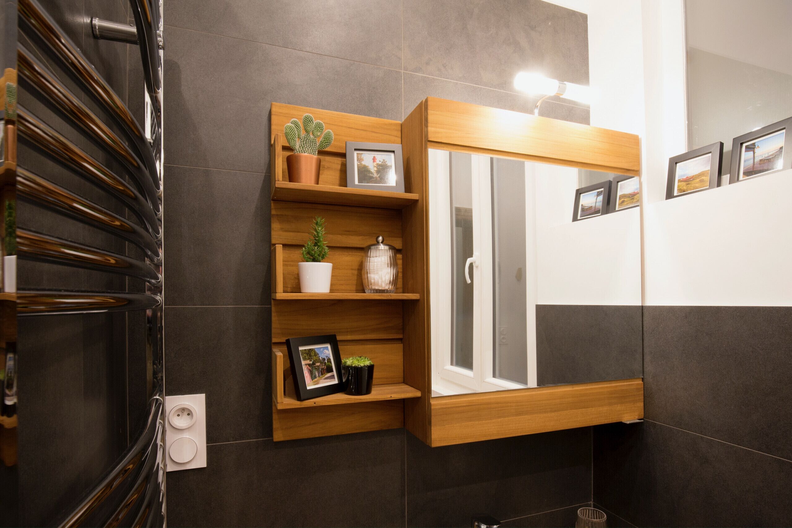 Douche, sèche-cheveux, serviettes fournies