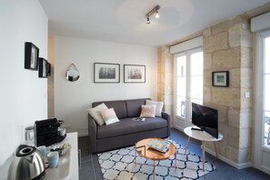 TV - Bordeaux historic center with Balcony (Burdeos)