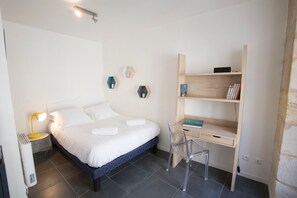Iron/ironing board, free WiFi, bed sheets