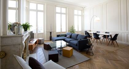 Heart of Bordeaux, 4 bedrooms with view + Parking