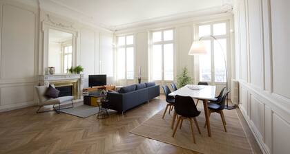 Superbe 160m2 avec vue sur les quais + Parking