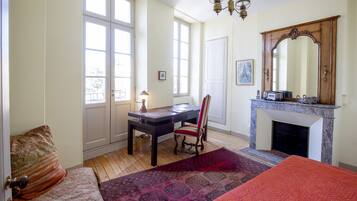 1 slaapkamer, een strijkplank/strijkijzer, gratis wifi, beddengoed