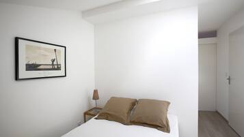 Bureau, fer et planche Ă  repasser, Wi-Fi gratuit, draps fournis