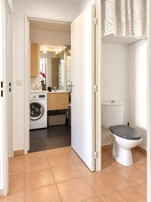 Bathroom - L'AMPHITHÉÂTRE, 3-bedroom air-conditioned apartment, terrace, swimming pool, and parking space (Fréjus)