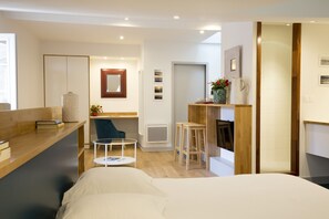 Skrivbord, strykjärn/strykbräda, gratis wi-fi och sängkläder