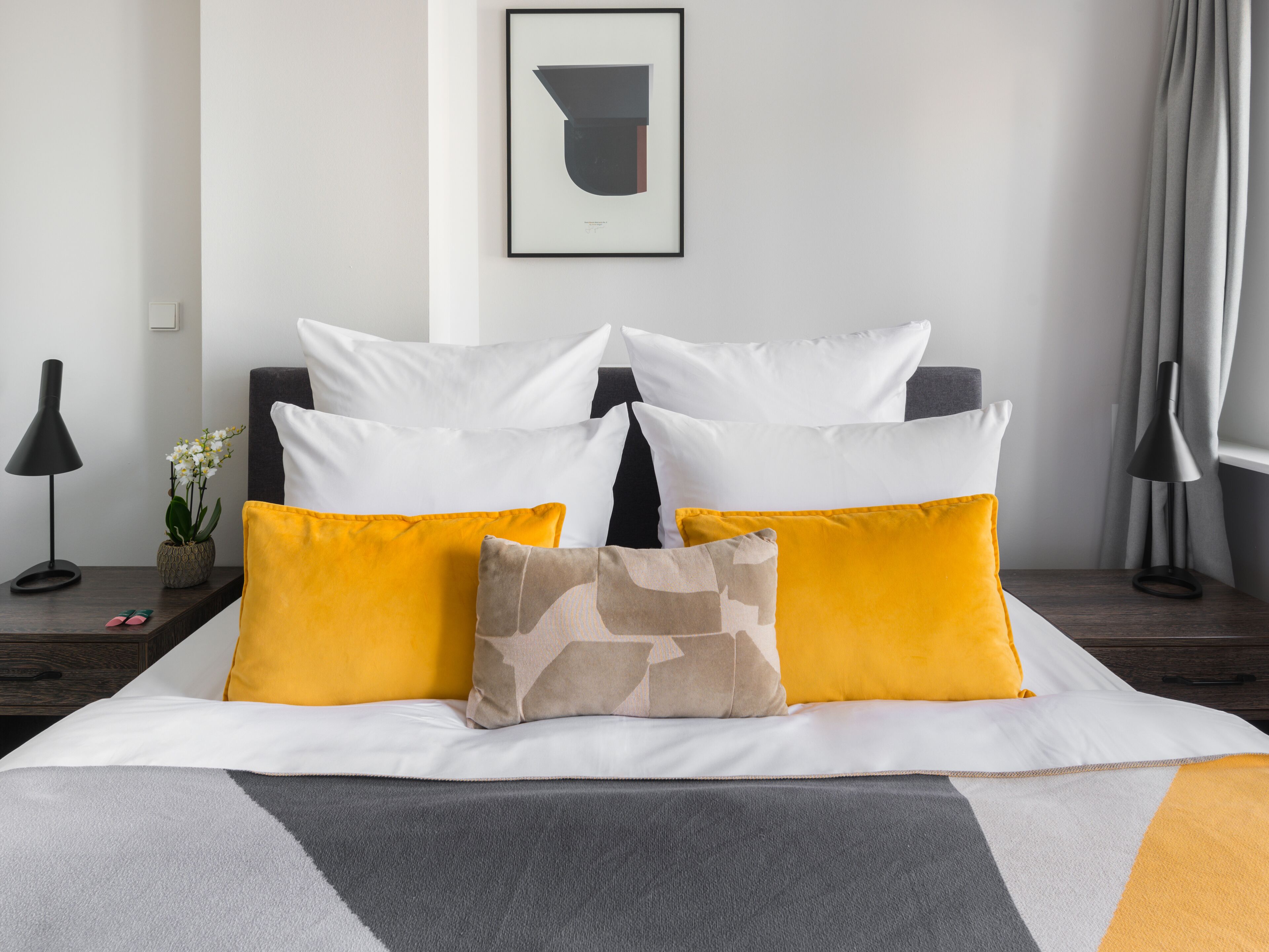 Large Studio with Kitchenette | Sengetøy av topp kvalitet, safe på rommet og individuelt dekorert