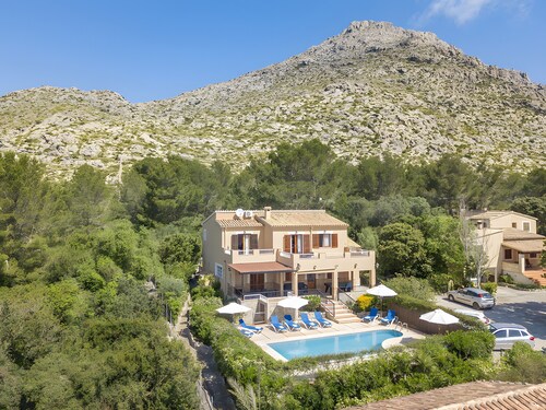 Villa Luis Vives avec vue sur la montagne, Wi-Fi, jardin, balcon, terrasses et piscine