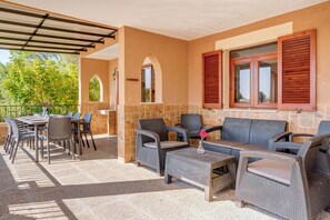 Outdoor dining - Villa Luis Vives with Mountain View, Wi-Fi, Garden, Balcony, Terraces & Pool (Port de Pollença)