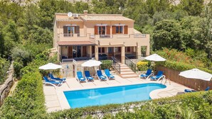 A two-story house with a swimming pool, outdoor seating, and a mountainous backdrop. - Villa Luis Vives with Mountain View, Wi-Fi, Garden, Balcony, Terraces & Pool (Port de Pollença)