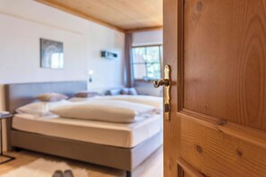 Bügeleisen/Bügelbrett, kostenloses WLAN, Bettwäsche