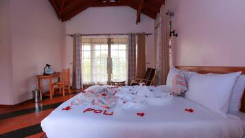 Rom – deluxe | Skrivebord, lydisolert, wi-fi (inkludert) og sengetøy