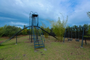 Children’s play area – outdoor