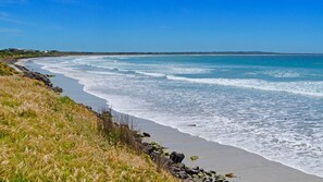 Beach - 103 Beach Street - Beachfront Home (Port Fairy)