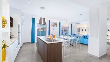 Réfrigérateur, micro-ondes, four, lave-vaisselle