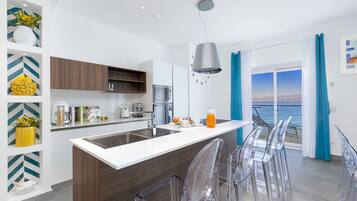 Réfrigérateur, micro-ondes, four, lave-vaisselle