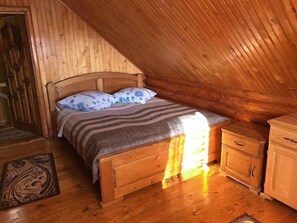 5 bedrooms, in-room safe, iron/ironing board, WiFi