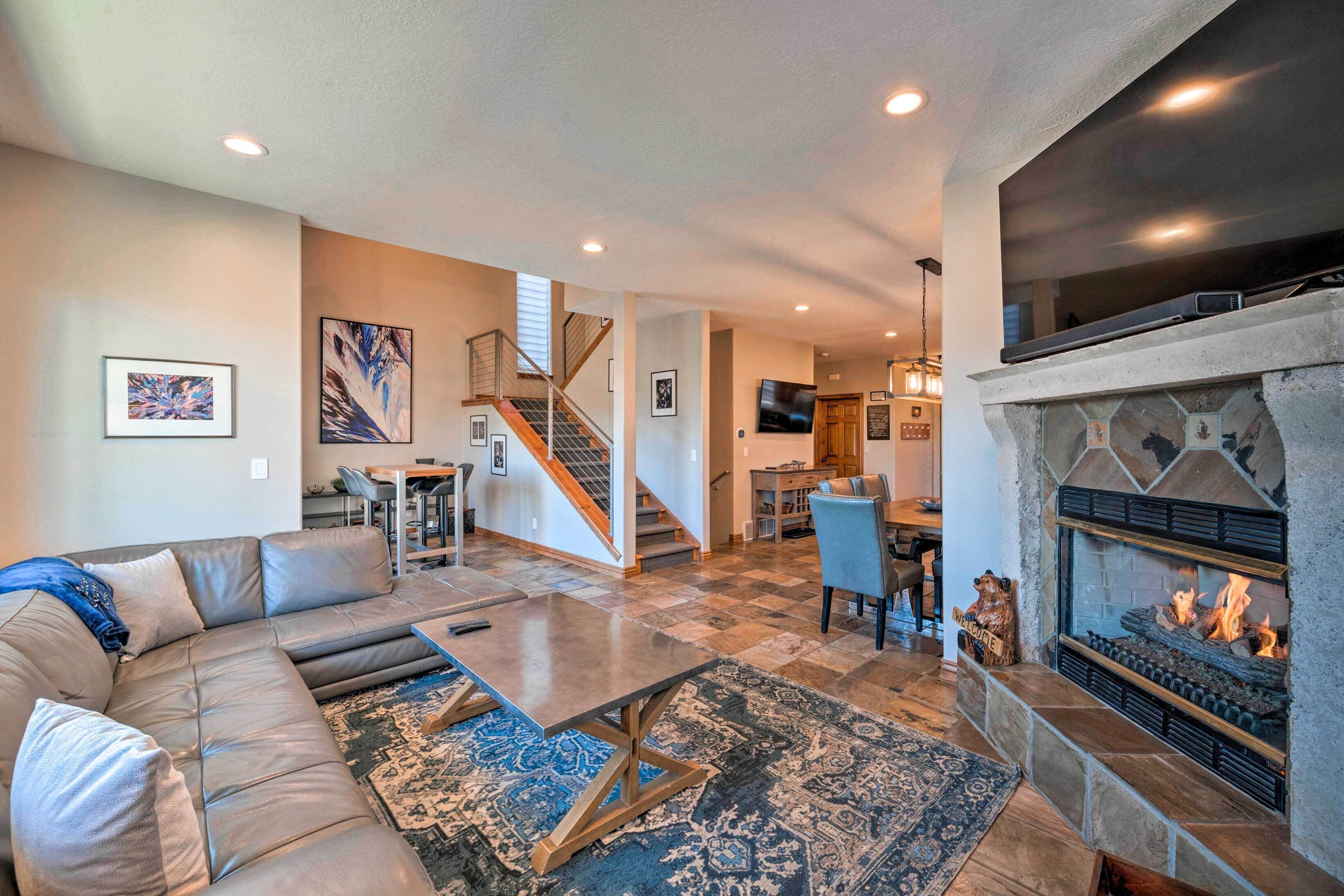 Mountain Modern Retreat 2 Miles to Ski Lifts!