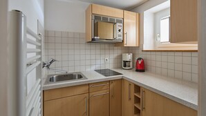 Kaffetrakter/tekoker, kjøleskap, mikrobølgeovn og vannkoker