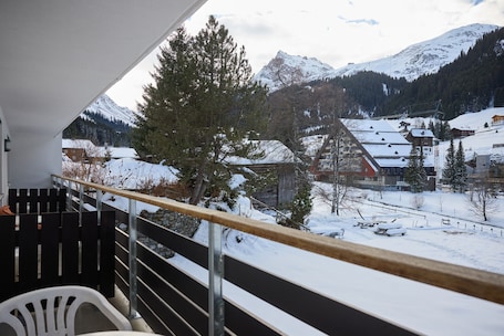 Property grounds. 5103 Beatrice "103"