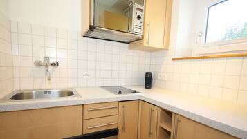 Een koelkast, een magnetron, een vaatwasser