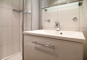 Douche, papier de toilette