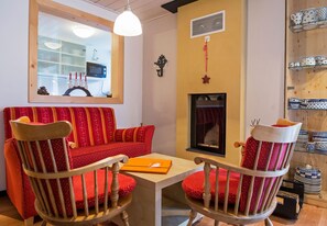 Televisión y chimenea