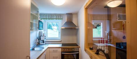 Réfrigérateur, micro-ondes, four, lave-vaisselle