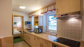 Kühlschrank, Mikrowelle, Ofen, Geschirrspüler