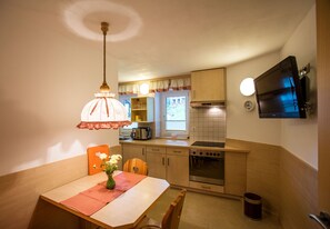Kylskåp, mikrovågsugn, ugn och diskmaskin