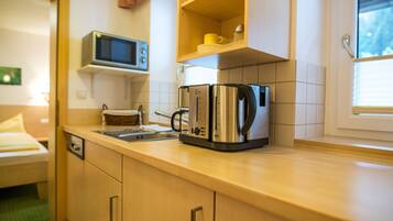 Réfrigérateur, micro-ondes, four, lave-vaisselle