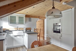 冷蔵庫、オーブン、食器洗い機、コーヒー / ティーメーカー