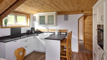 Réfrigérateur, four, lave-vaisselle, cafetiÚre/bouilloire