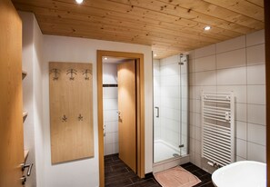 Een douche, toiletpapier