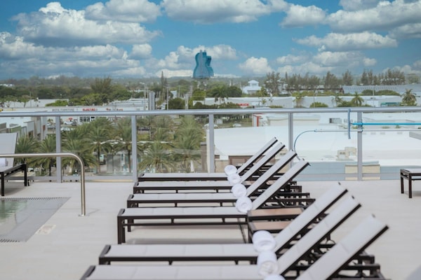 Outdoor pool, free pool cabanas, pool umbrellas