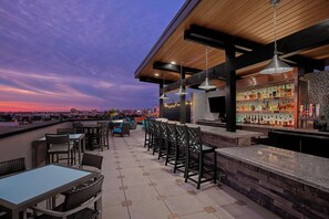 Bar (trong khuôn viên)