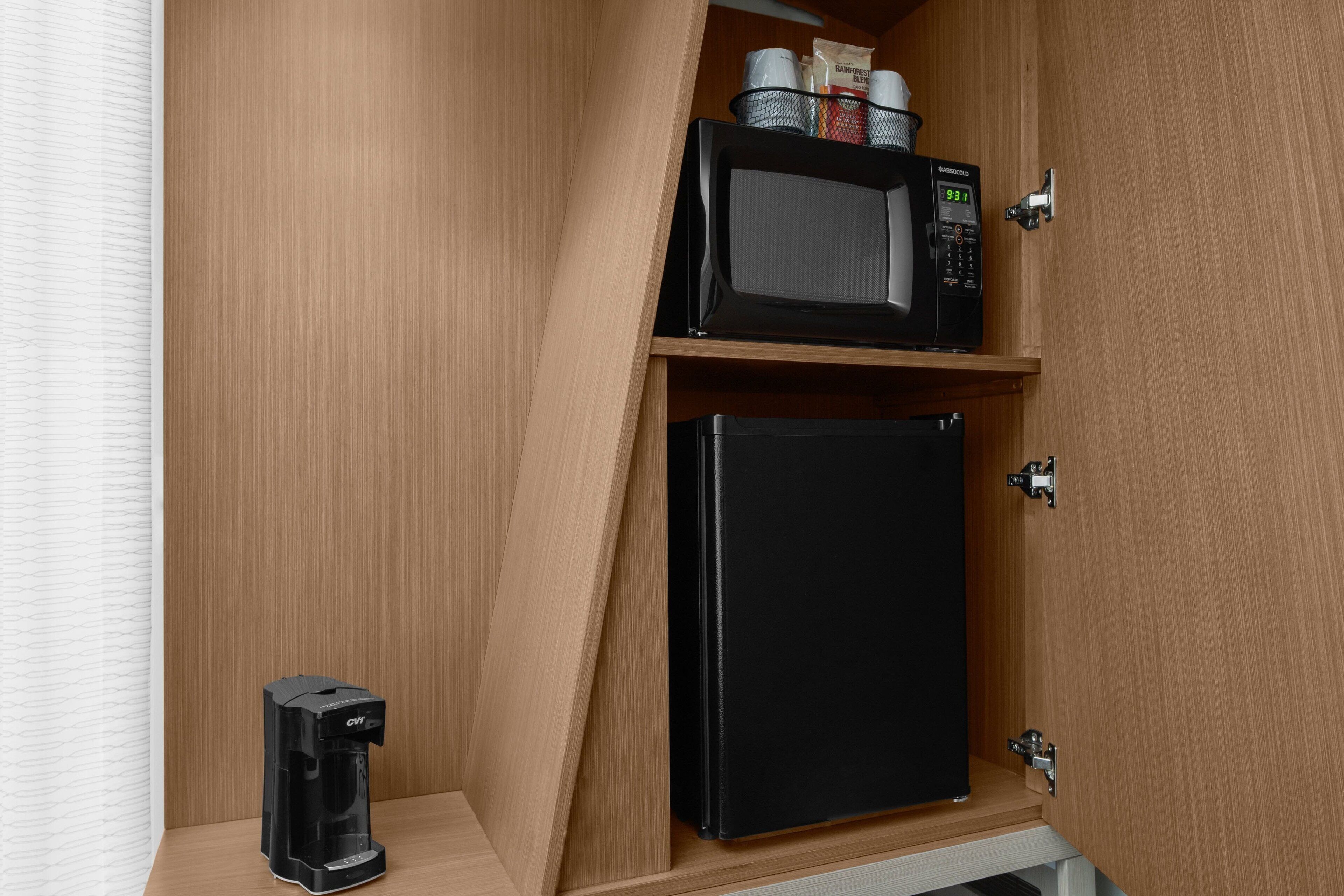 hypo-allergenic bedding, in-room safe, desk, laptop workspace