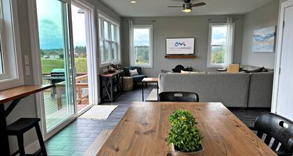 Stunning Views on 10 Acres + Biltmore Pass | Peaceful Artist's Retreat