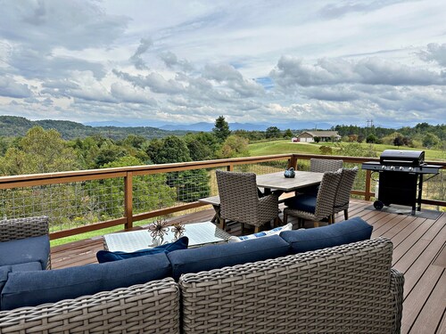 Stunning Views on 10 Acres + Biltmore Pass | Peaceful Artist's Retreat