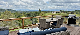 Stunning Views on 10 Acres + Biltmore Pass | Peaceful Artist's Retreat