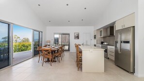 Fridge, microwave, oven, stovetop - Riverleigh, Gerroa, South Coast (Gerroa)